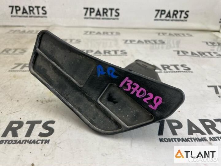 Брызговик задний правый toyota premio