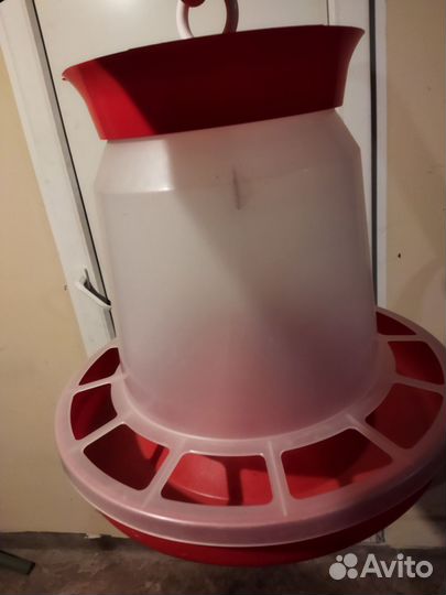 Кормушки и поилки для кур