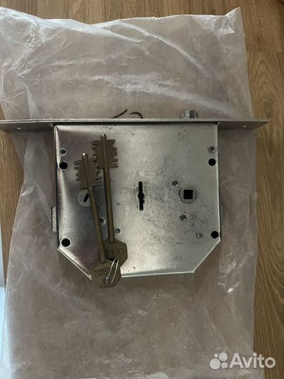 Замок врезной бу