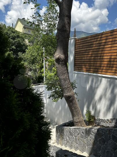 Дом 350 м² на участке 6 сот.