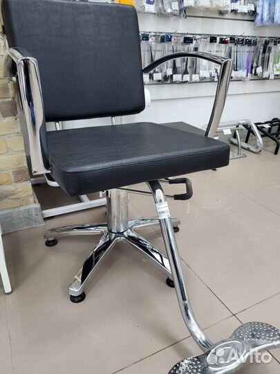 Парикмахерское кресло