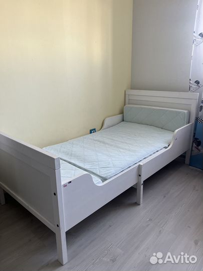 Раздвижная кровать IKEA с матрасом для детей