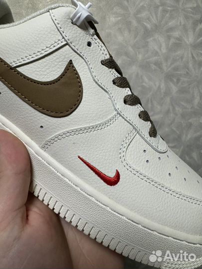 Кроссовки женские