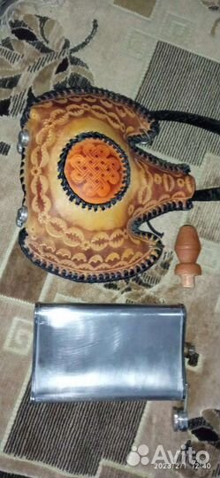 Фляжка в кожанном чехле с орнаментом