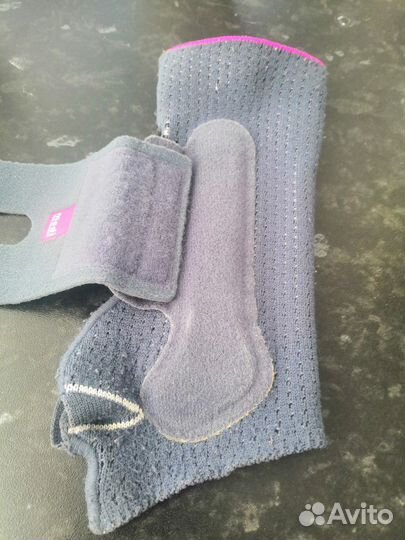 Бандаж на правую руку. Medi