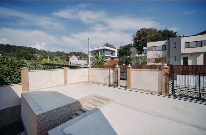 Дом 375 м² на участке 3,75 га