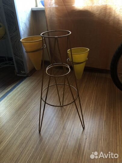 Стойка для цветов напольная