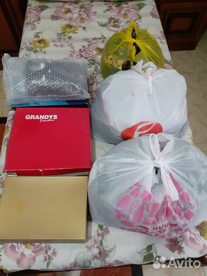 Вещи женские и обувь