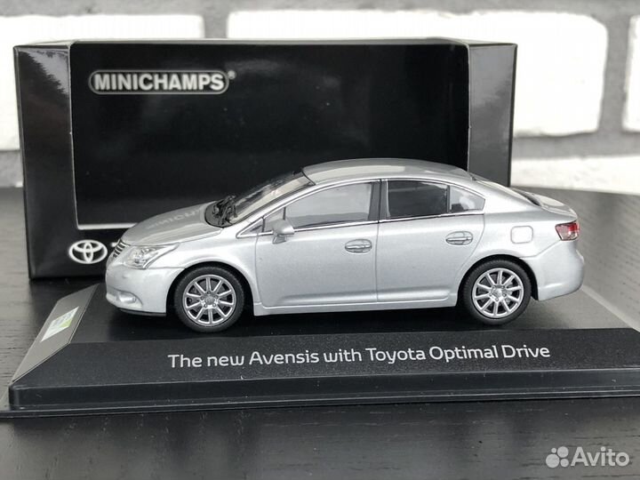 Toyota Avensis III t27 2009 silver 1:43 Minichamps