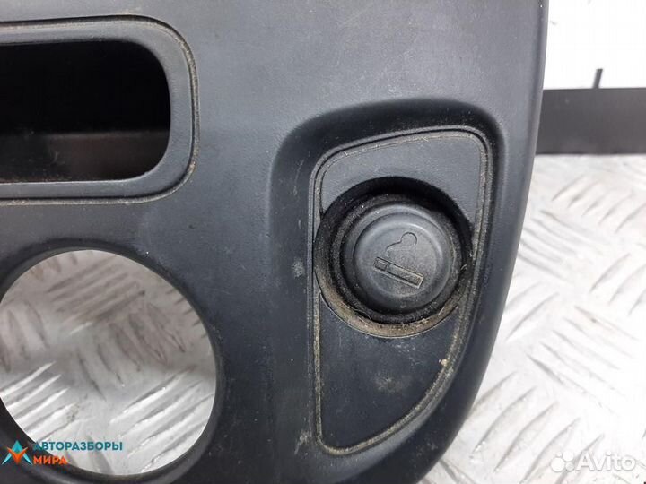 Рамка под магнитолу Ford Escape 2002