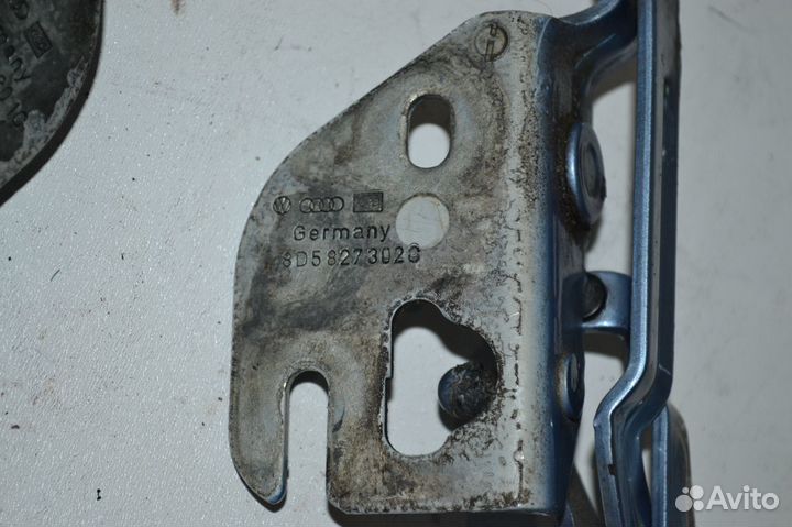 Петля багажника Фольксваген Пассат Б5