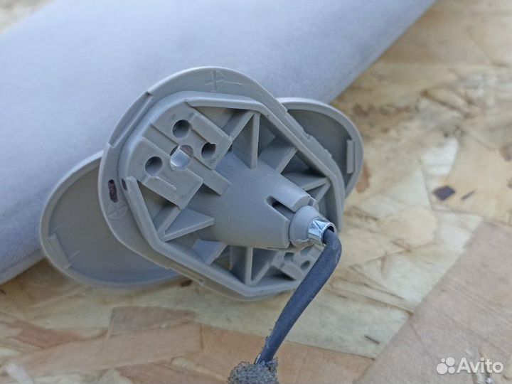 Козырек солнцезащитный правый Toyota Avensis