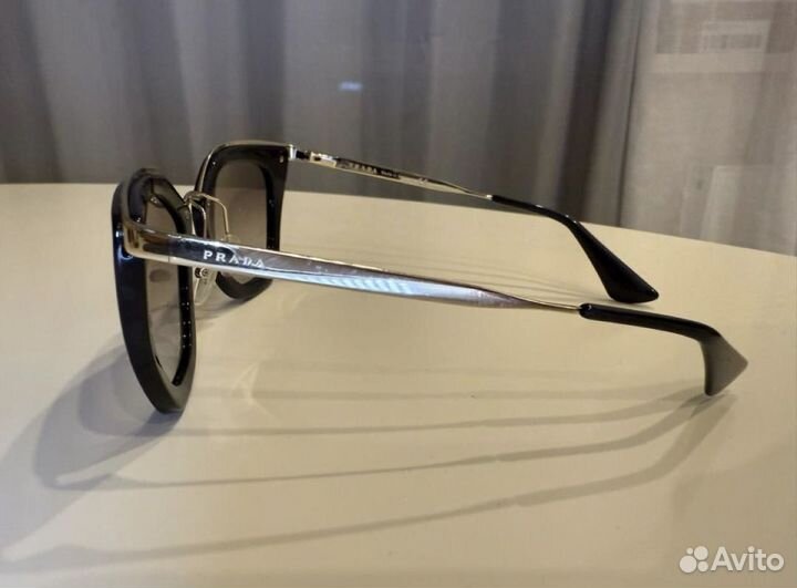 Солнцезащитные очки женские prada