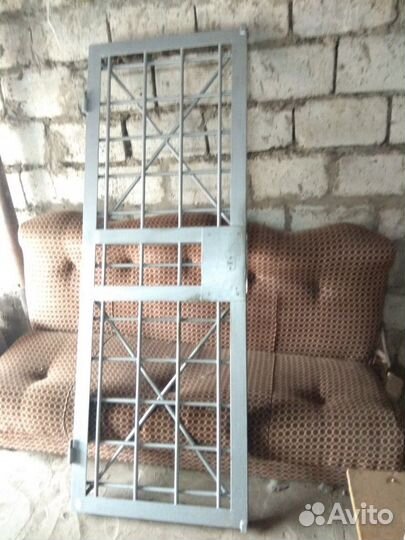 Дверь металлическая с замком