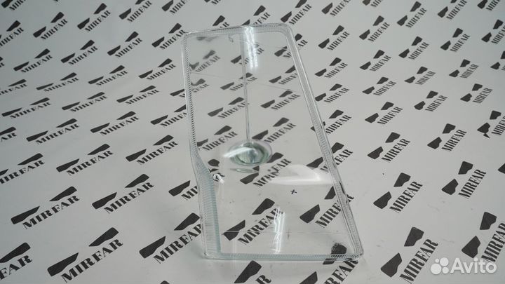 Правое стекло фары Volvo FH 2002-2007