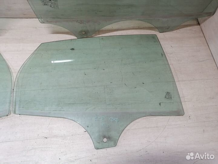 Стекло двери заднее Ford Focus 3 Форд Фокус 3