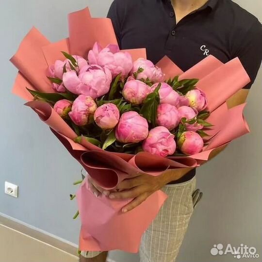Букет свежих пионов