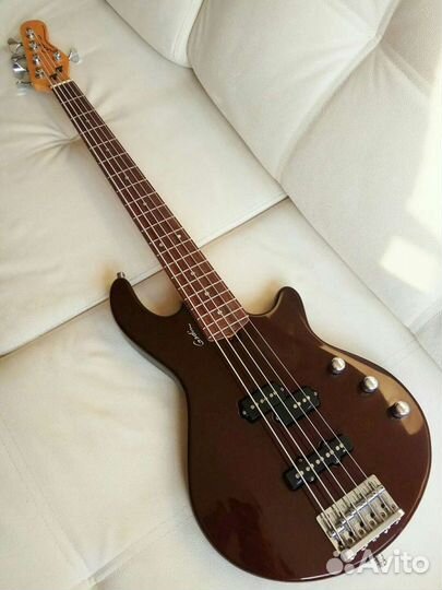 Бас гитара Godin Freeway 5