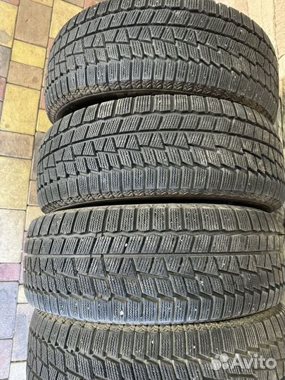 Maxxis ArcticTrekker NP3 205/60 R16
