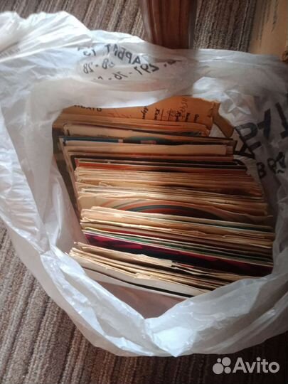 Проигрыватель пластинок СССР и пластинки