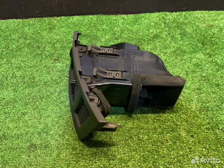 Дефлектор воздушный передний правый Infiniti Fx45