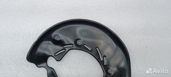 Пыльник тормозного диска задний левый Audi A8 D4