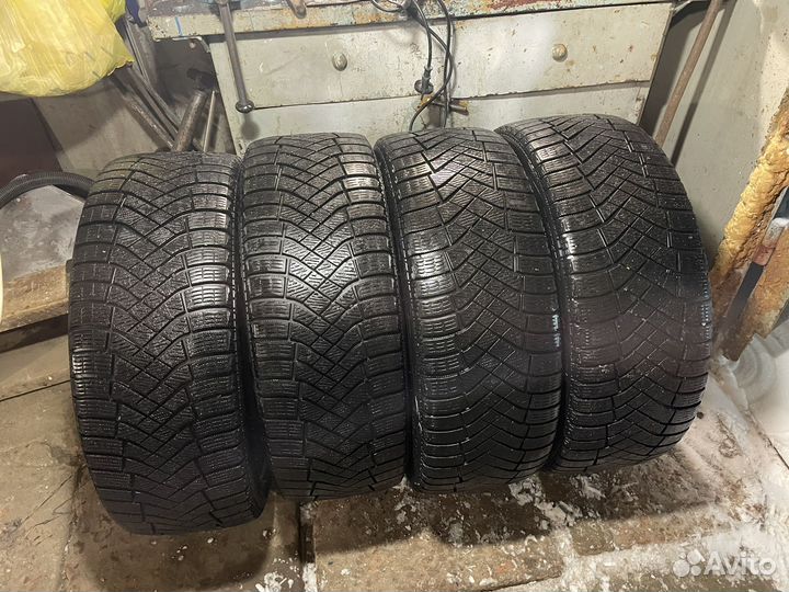 Pirelli Ice Zero FR 225/45 R19