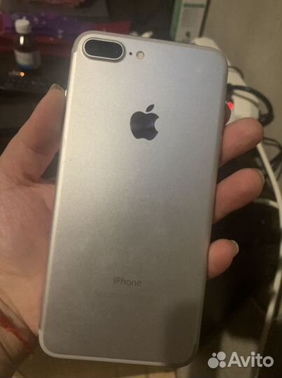 Продаю айфон 7+