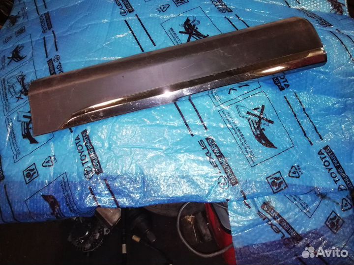 Молдинг двери задний правый Тойота хайлендер 40