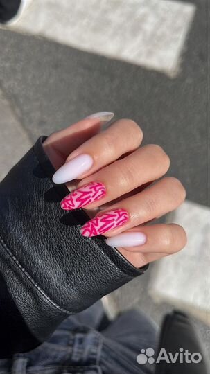 Модель на маникюр