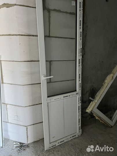 Дверь пластиковая рама и окно