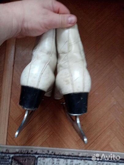 Коньки фигурные для девочки