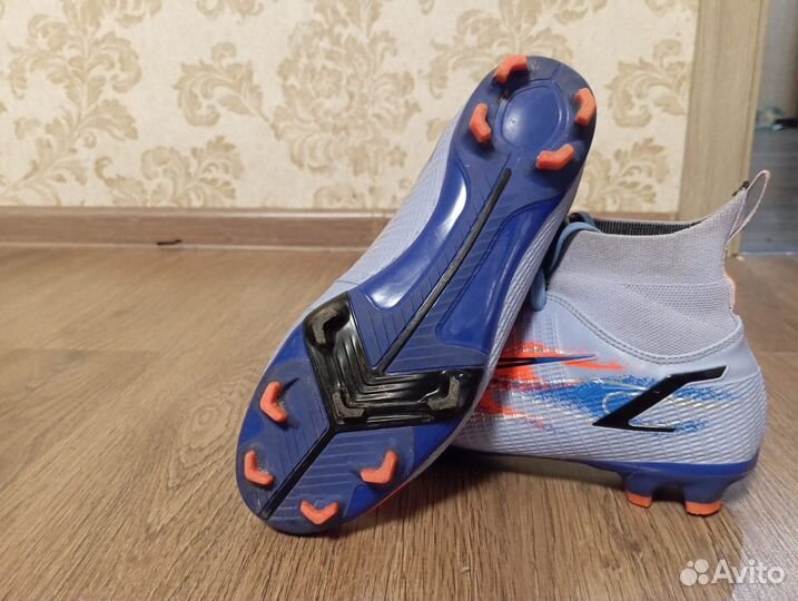 Футбольные бутсы