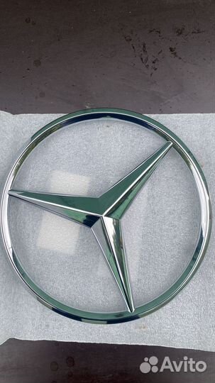 Эмблема решетки радиатора