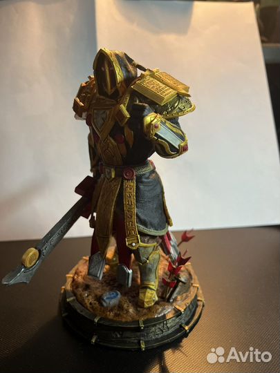 Фигурка паладин из World of Warcraft
