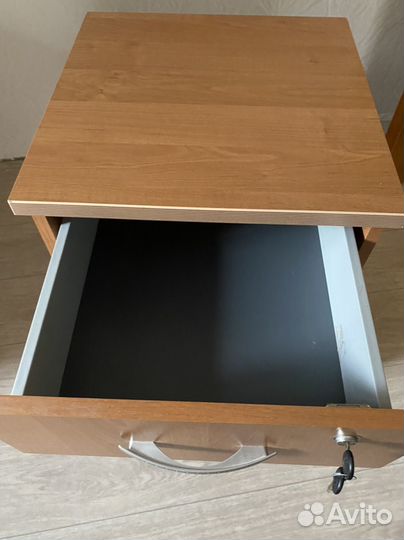 Тумба прикроватная