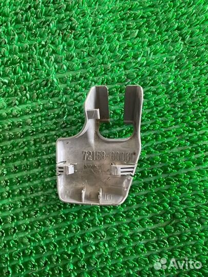 Крышка петли сиденья лев. Toyota Land cruiser, Lx4