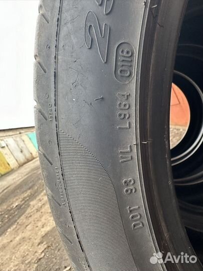 Pirelli P Zero 255/40 R19