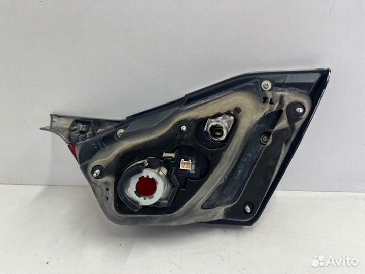 Фонарь внутренний левый Toyota Camry V55 2014-2018