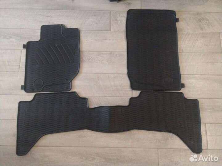 Автомобильные коврики резиновые
