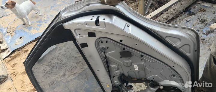 Заднее правое стекло на фокус 2