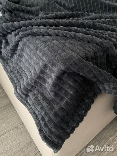 Пледы и покрывало