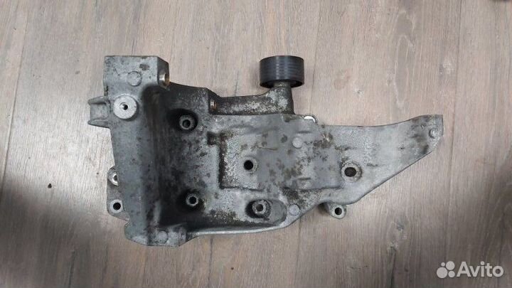 Кронштейн компрессора кондиционера Bmw X3 2.0D E83