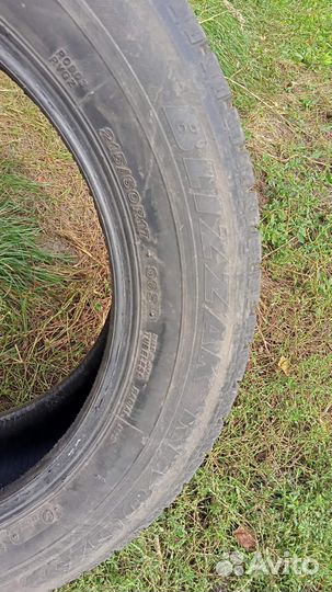 Bridgestone Blizzak Revo GZ 215/60 R17