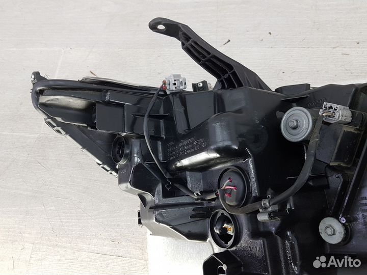 Фара левая Toyota Land Cruiser