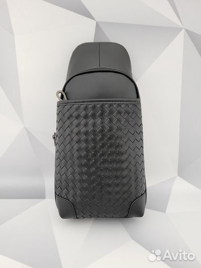 Кожаная нагрудная сумка плетёная