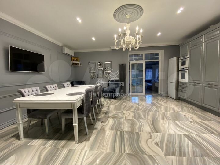 Коттедж 235 м² на участке 4,5 сот.