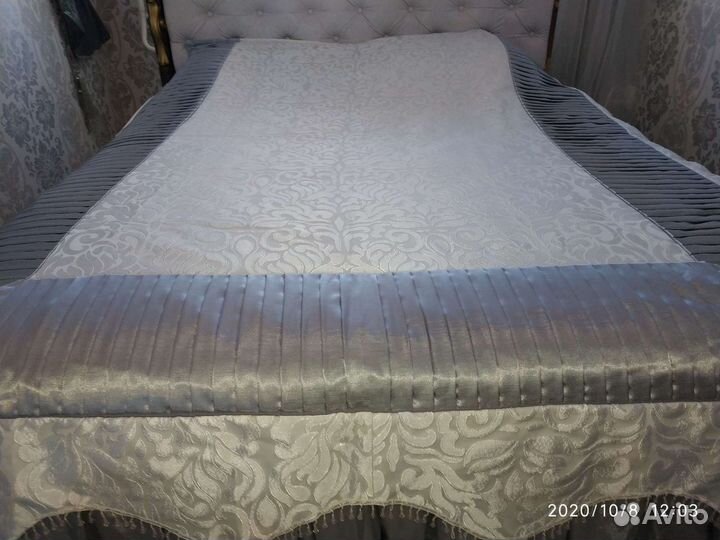 Дорогое, красивое покрывало из жаккарда и атласа