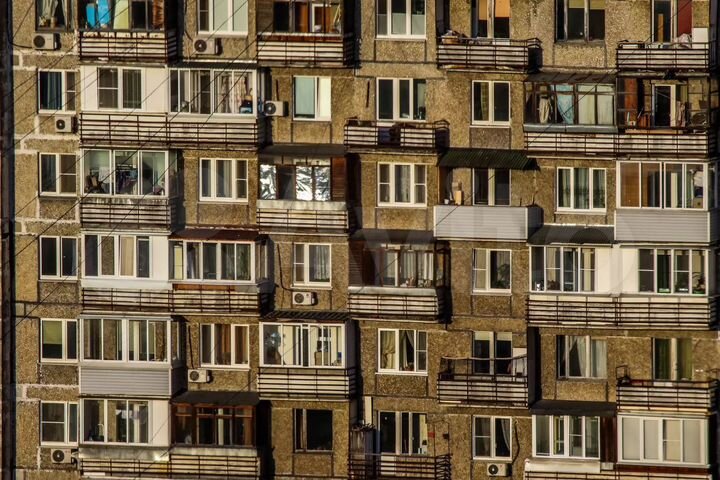 Доля в 3-к. квартире, 56 м², 1/3 эт.