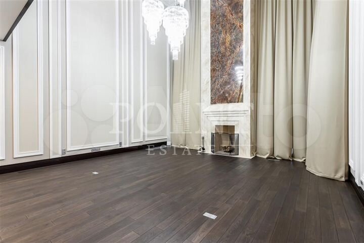 Дом 1017 м² на участке 32 сот.